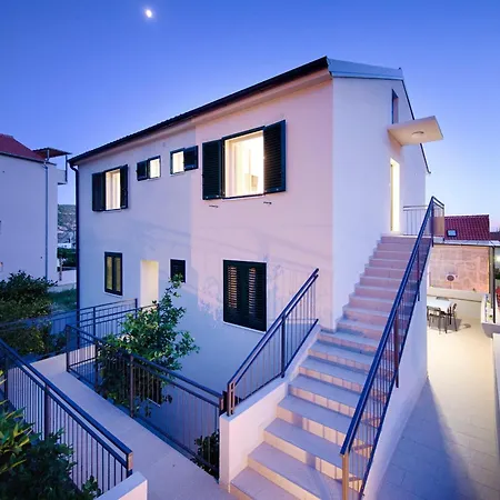 Apartment Dule 2 *