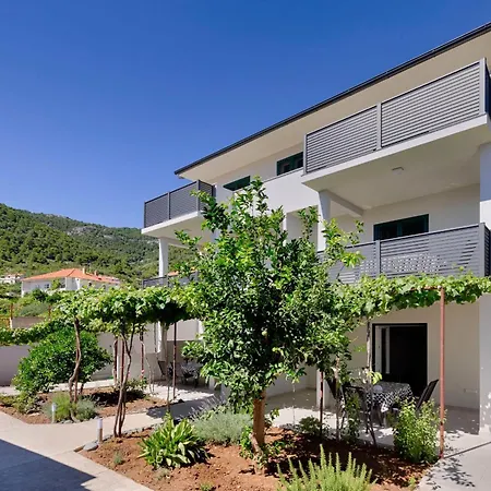 Dule 2 Apartment Komiza